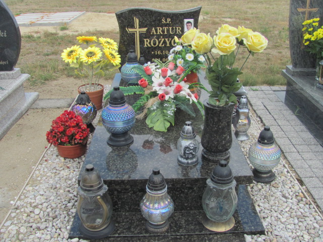 Grób Artur Różycki